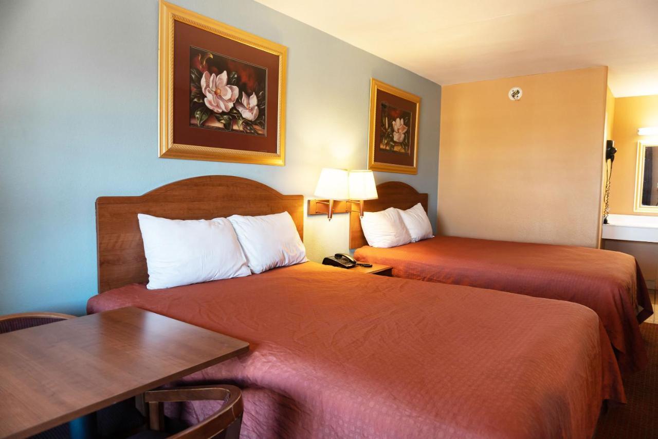 Econo Lodge Inn & Suites Laredo Exterior photo